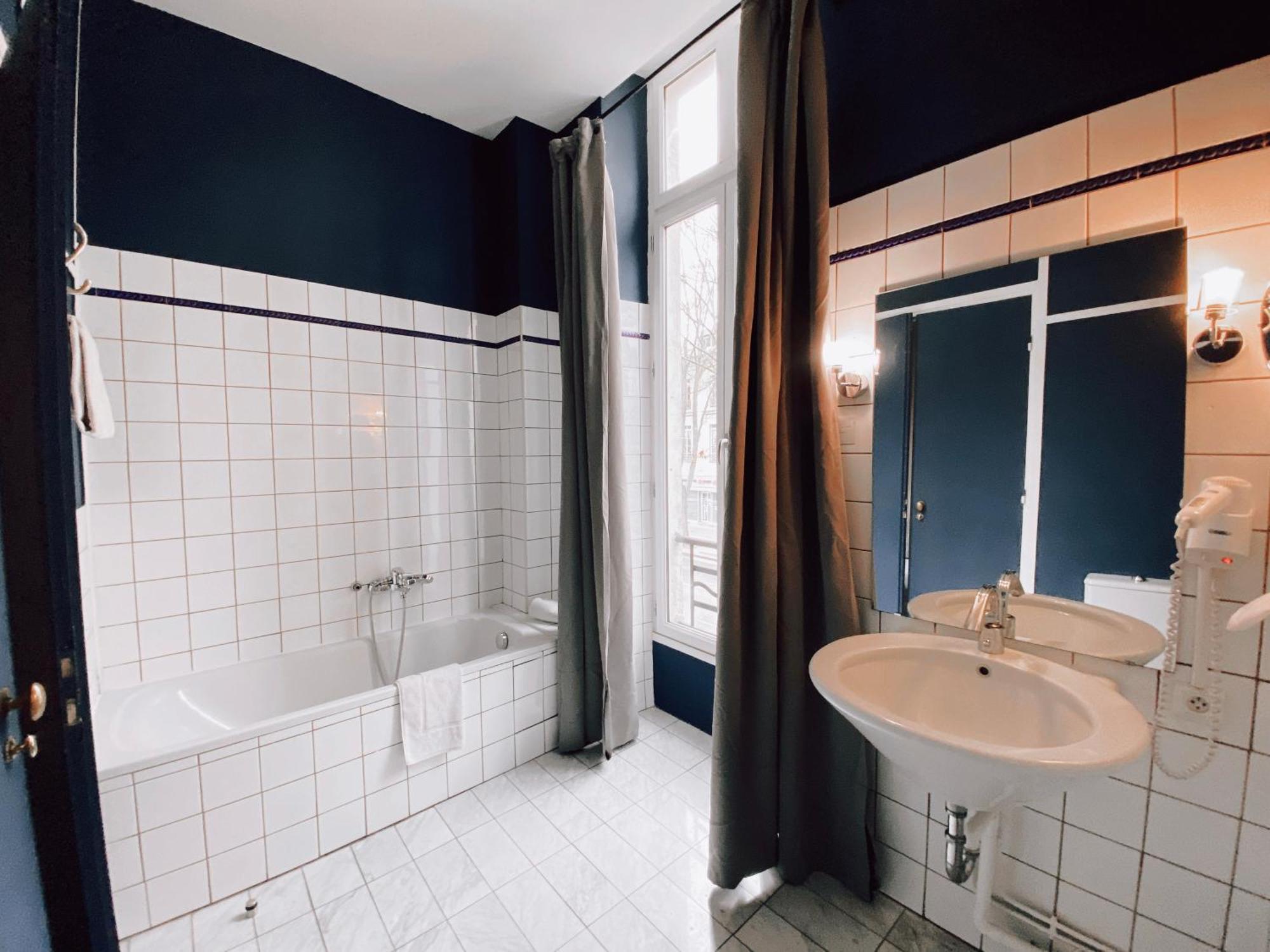 Royal Hotel Nimes Habitación foto